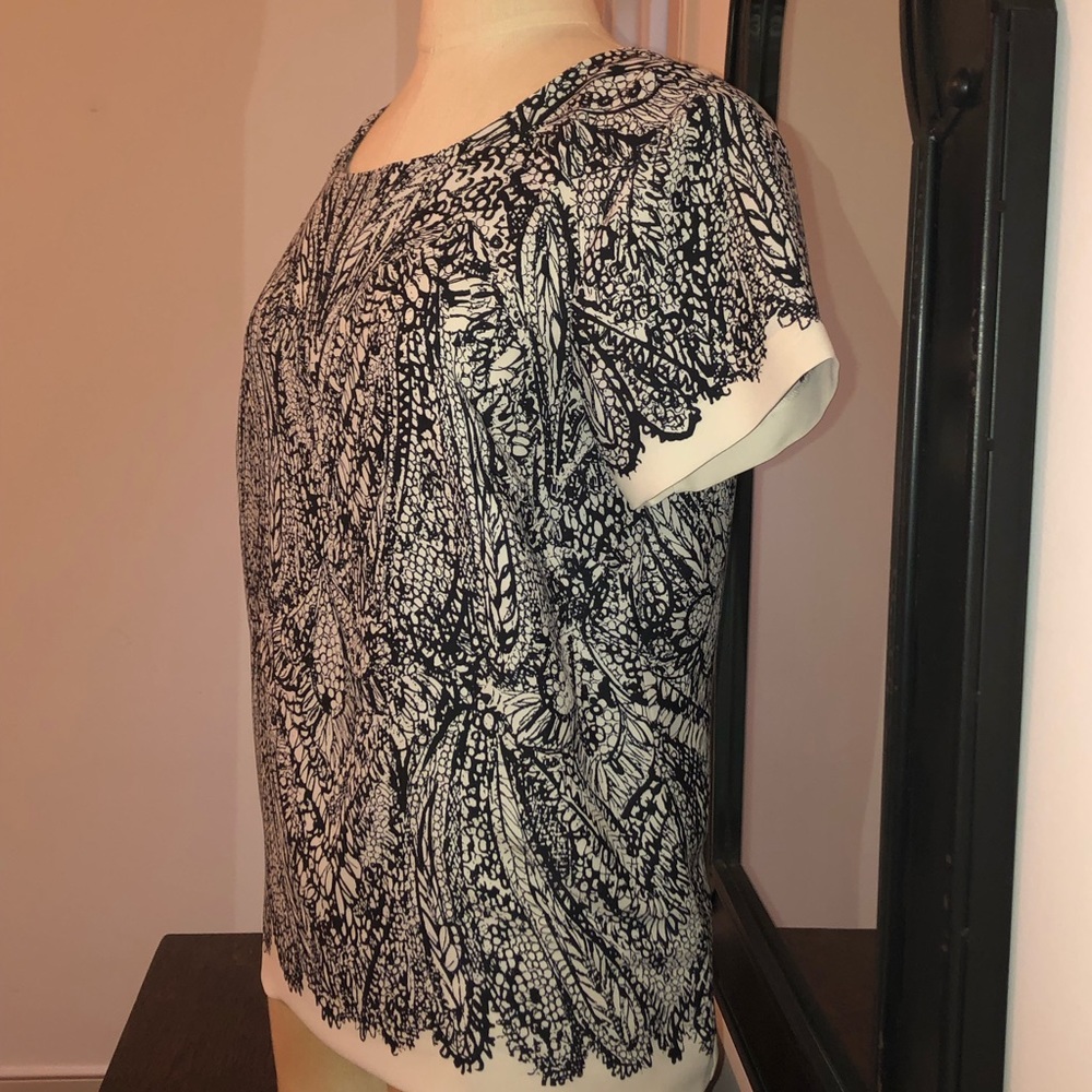 Pretty statement top - Picture 3 of 4